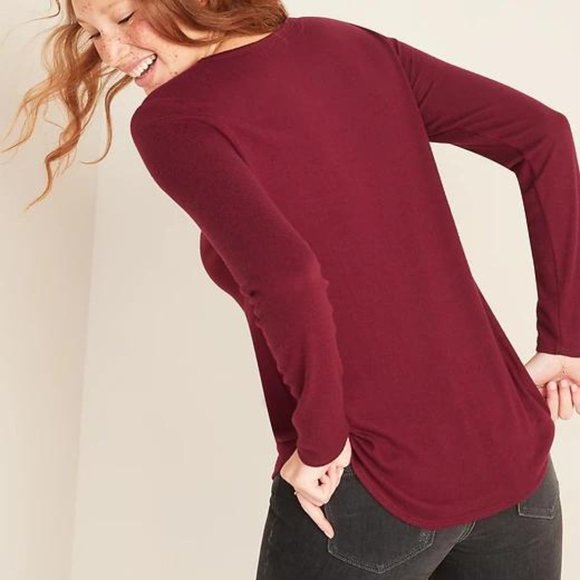 Old Navy Cozy Plush-Knit Long-Sleeve Tee for Women - Picture 2 of 3